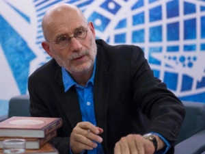 Басманный суд заочно арестовал Акунина