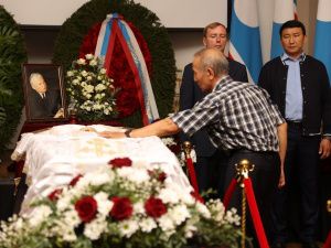 В Москве началась церемония прощания с первым президентом Якутии Михаилом Николаевым