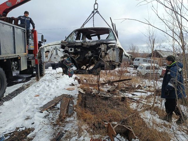 Поселок Сангар очистили от бесхозных кузовов автомобилей по акции «Чистый поселок!»