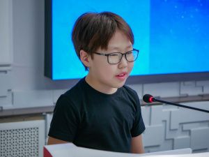 Писательница Ангелина Васильева презентовала книгу для детей на якутском языке «Аптаах таас»