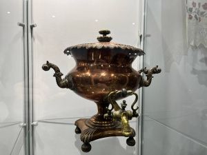 В Якутске открылась выставка самоваров коллекционера Анжелики Романовой