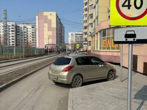 В Якутске водитель иномарки оштрафован за нарушение правил стоянки и остановки