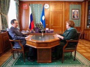 Айсен Николаев обсудил с Натальей Харлампьевой юбилей якутской литературы