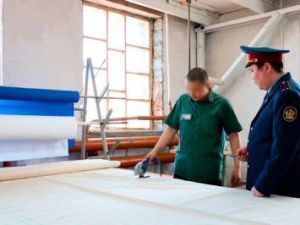 В исправительной колонии № 1 осужденные шьют матрасы на заказ