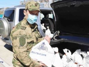 Росгвардейцы Якутии подготовили продуктовые наборы для нуждающихся