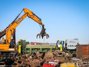 Более 80 тонн вывезенного из Арктики металлолома готовят к переработке в Якутии