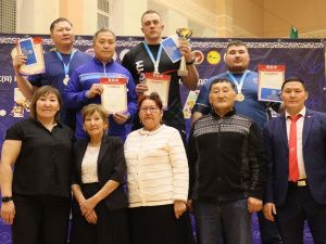 Айсиэн Мигалкин и Артем Ветров стали абсолютными чемпионами Якутии по мас-рестлингу