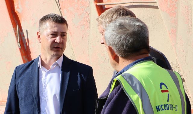 Большегрузы активно разрушают дорожное полотно