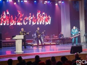 Государственные награды вручили воинам-якутянам на II Антифашистском форуме в Якутске