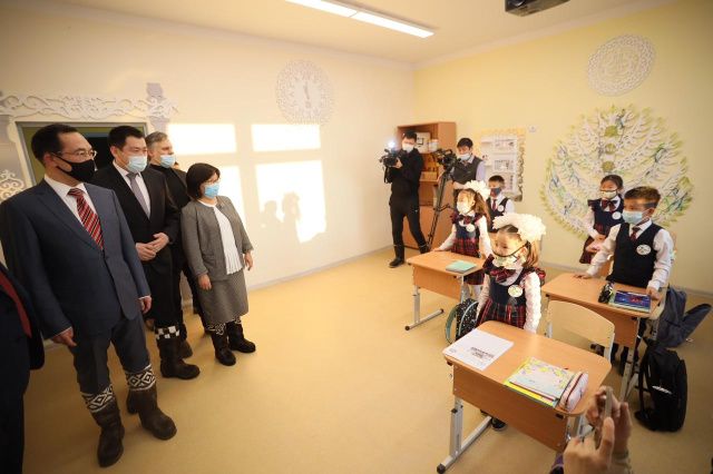 Айсен Николаев открыл новую школу в селе Кытанах Чурапчинского улуса