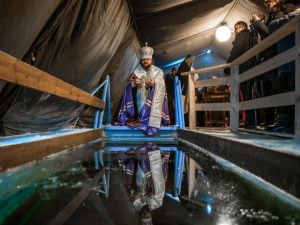 Айсен Николаев окунулся в крещенскую купель