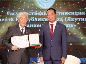 В Якутске вручили стипендию первого президента Михаила Николаева «Знанием победишь»