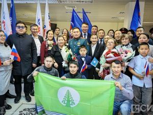 В аэропорту Якутска торжественно встретили Героя России Родимира Максимова