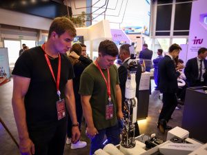 Фоторепортаж с первого дня ВЭФ-2023: улица Дальнего Востока и культурная программа