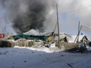 В Якутске горел 2-этажный дом