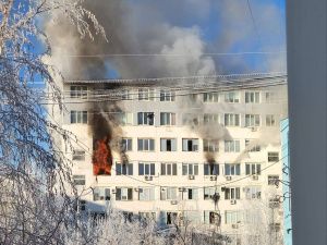 Крупный пожар вспыхнул по проспекту Ленина в Якутске