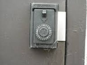 Житель Якутии украл из сейфа своего знакомого деньги и ювелирные изделия на сумму свыше 1 млн рублей