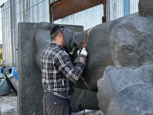 Фото и видео: мастера приступили к завершающему этапу реставрации памятника Ленину в Якутске