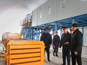 Начальник УФСИН Сергей Калиновский и генеральный директор ООО «Якутскэкосети» Джулустан Иванов обсудили вопросы трудоустройства осужденных на новом инфраструктурном объекте
