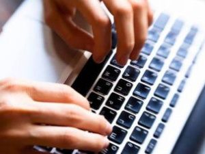 В Вилюйском улусе педагога, работавшего дистанционно, незаконно уволили за прогулы