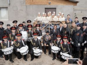 «Поем двором»: в Мархе поздравили ветерана Великой Отечественной войны Наума Слепцова