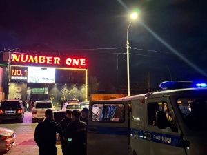 Ночной рейд полиции по злачным местам Якутска закончился массовыми задержаниями