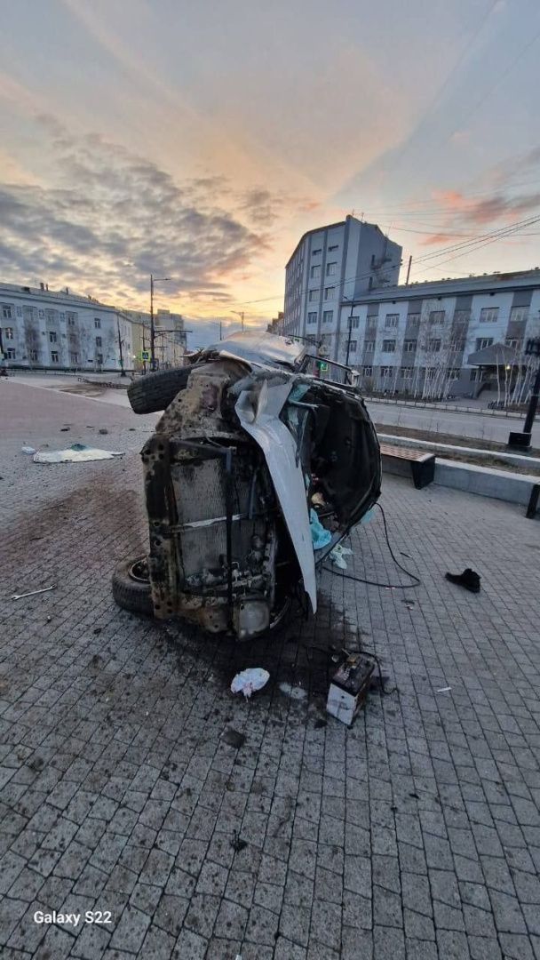В Якутске произошло жесткое ДТП на площади Дружбы: Пьяный водитель пытался скрыться от сотрудников ГАИ