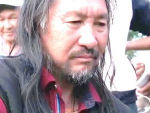 "Оттуда он живым не выйдет".  Сестра якутского шамана сообщила о резком ухудшении его здоровья 