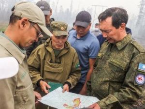 Айсен Николаев проконтролировал ход тушения лесного пожара рядом с селом Магарас