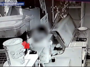 Житель г. Мирный похитил платежный терминал