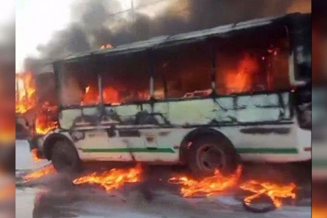В Якутске в районе ГРЭС сгорел маршрутный автобус