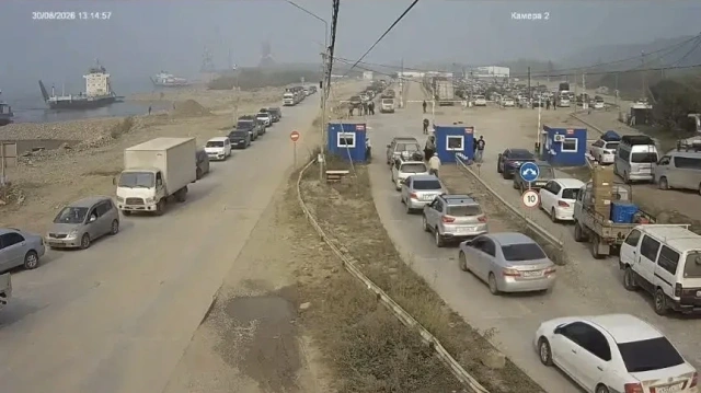Коллапс прошел: в Якутске заработали паромы, а самолеты полетели