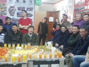 Фотофакт: в Хатасском свинокомплексе оригинально оформили праздничный стол 