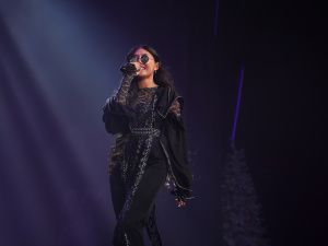 Евгений Григорьев вручил стипендии 100 лучшим школьникам на Елке главы Якутска