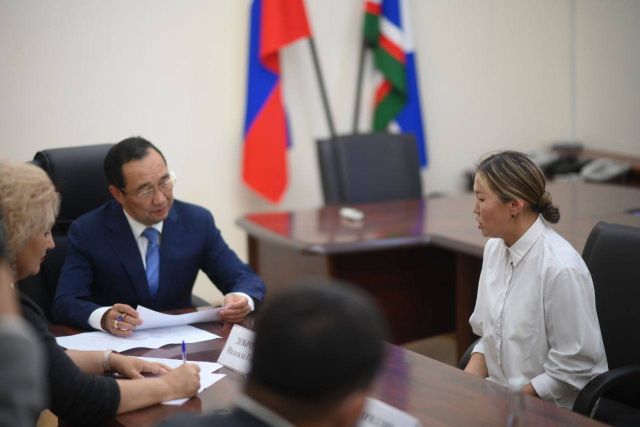 Глава Якутии поручил помочь многодетным семьям