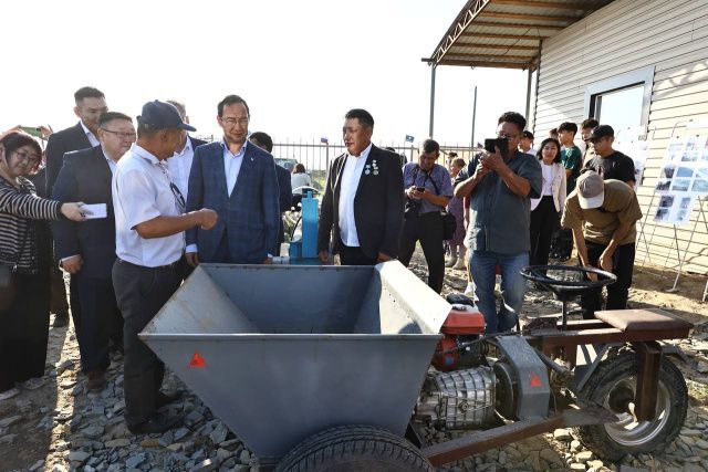 Глава Якутии поддержал предложение открыть в Усть-Алданском районе Якутии цех по производству сельхозтехники