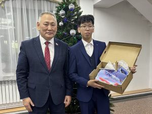 Сенатор РФ Сахамин Афанасьев принял участие в акции «Елка желаний»