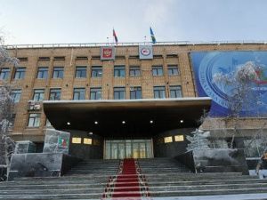 Власти Якутии торжественно объявили об окончании строительства проблемного дома, но умолчали сколько десятков миллионов рублей потерял бюджет