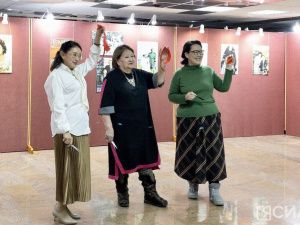 В Якутске открылась фотовыставка к 30-летию журнала «Далбар Хотун»