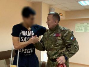 Командир якутского отряда «Боотур» Александр Колесов посетил сослуживцев в госпиталях Санкт-Петербурга
