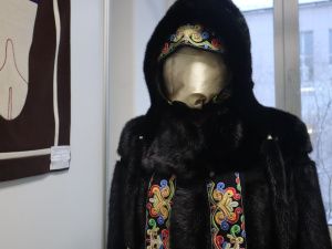 В Якутске открылась юбилейная выставка творческого объединения «Сөргүтүү»