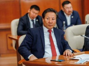 Избежавший уголовного наказания по сроку давности экс-глава улуса и находящийся сейчас вновь под судом, требует назначить ему муниципальную пенсию