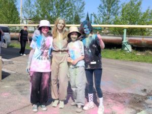 Лето пришло в Алдан с красками Холи 