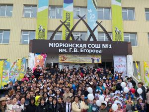 Сергей Местников поздравил с Днем знаний учащихся и учителей  Мюрюнских средних школ №1 и №2