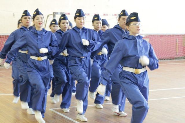 Федерация профсоюзов Якутии организовала смотр строевой подготовки среди работающей молодежи