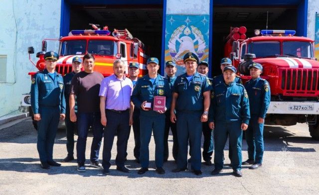 Пожарному из Якутска вручили благодарность за спасение человека