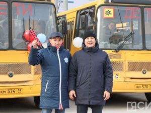 Спортивным учреждениям Якутии вручили микроавтобусы и автобусы