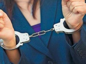 Мать с помощью сына-подростка ограбила мужчину