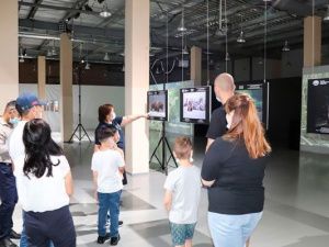 Сотрудники УФСИН со своими семьями посетили фотовыставку «Самая красивая страна», которая открылась в музейном комплексе «Россия — моя история» 