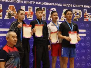 Юные якутские мас-рестлеры разыграли путёвки на первенство России